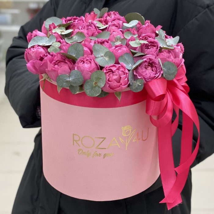 Вишнёвая Джульетта с эвкалиптом в коробке